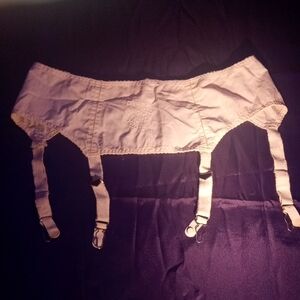 Warner's White Garter Belt with Adjustable Straps and Clips